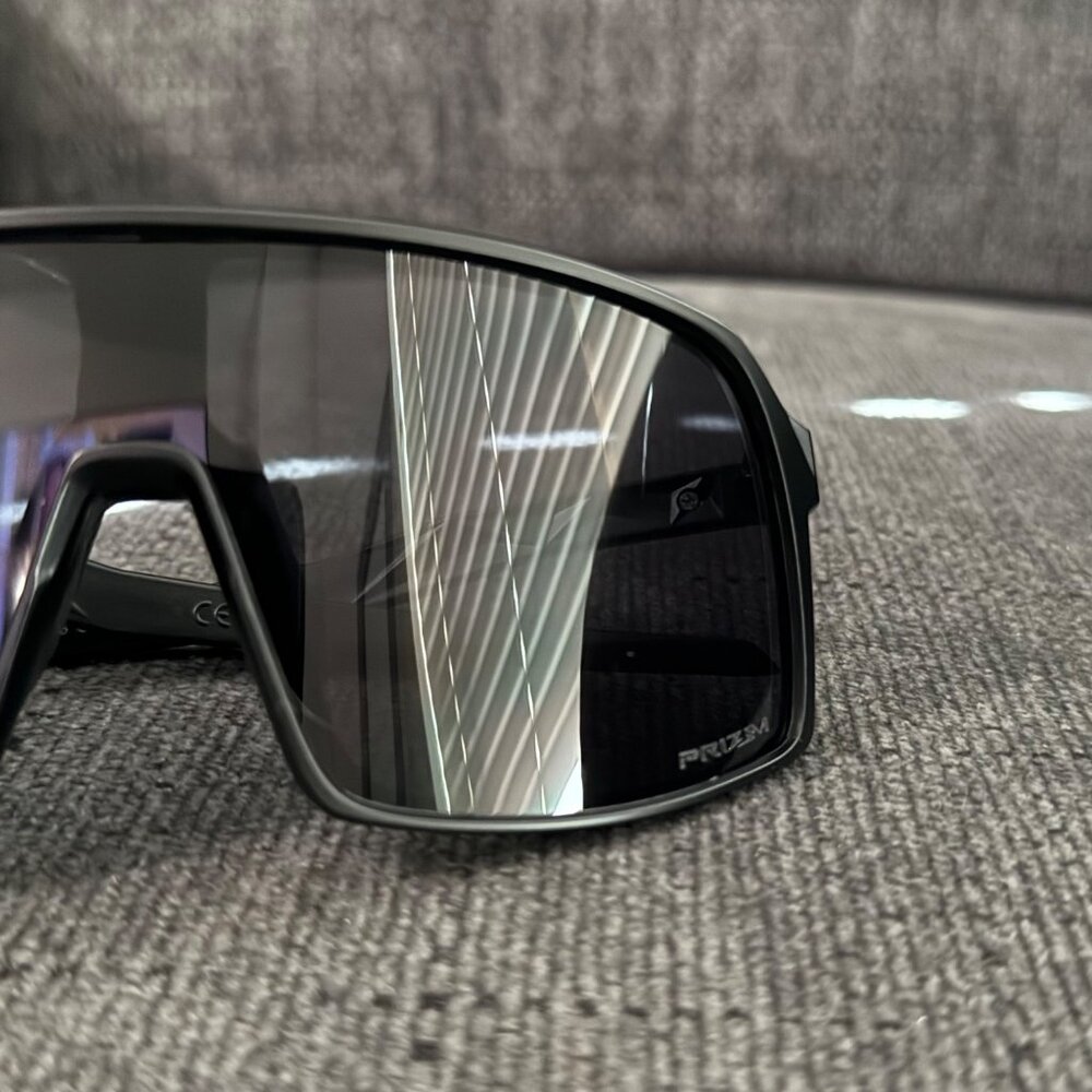 (OO9406) Oakley Sutro PRIZM Polarized Black Frame - Picture 7 of 10